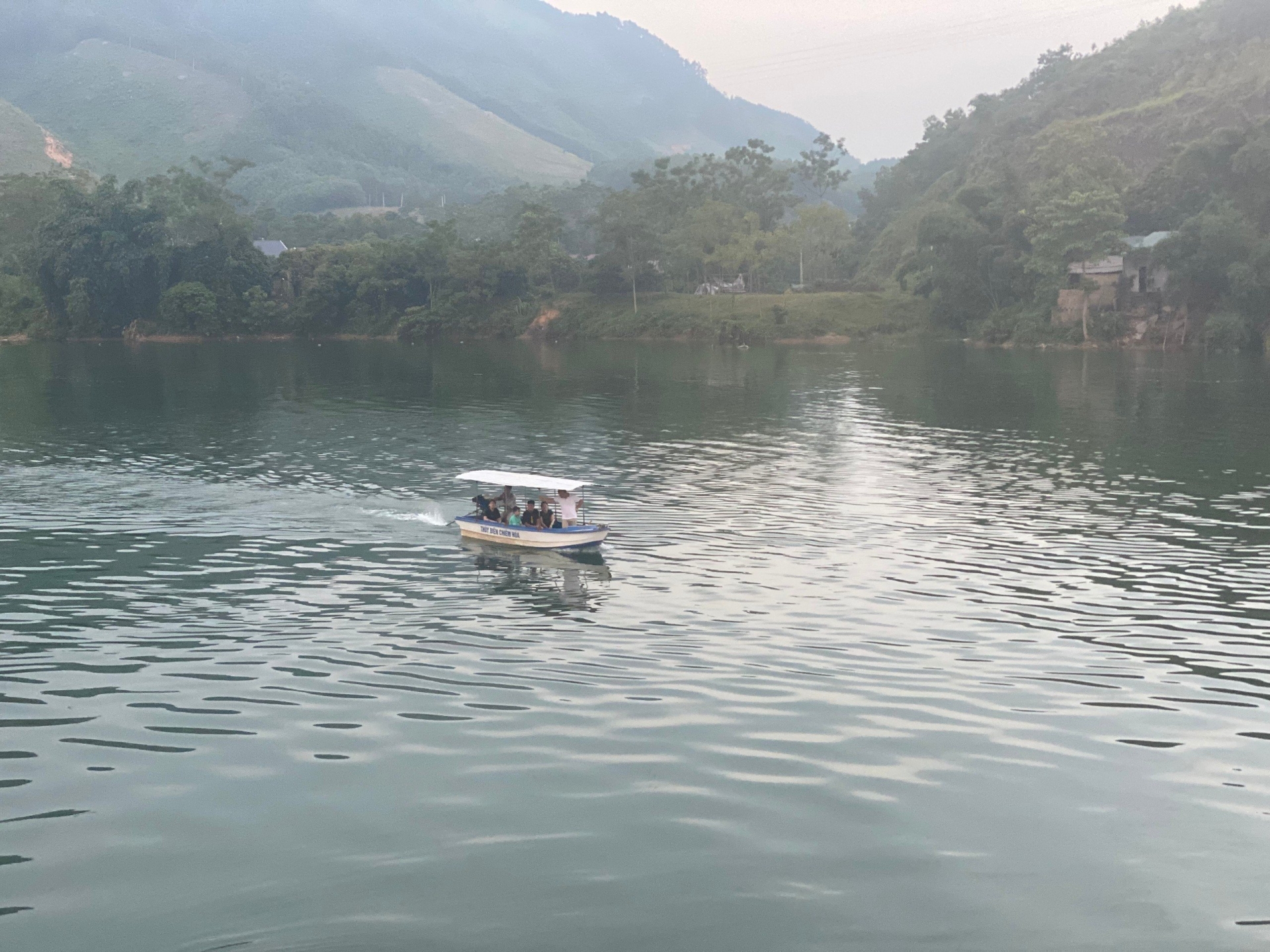 Trải nghiệm khám phá lòng hồ thủy điện TTA Chiêm Hóa